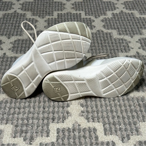 Veja Impala Mesh Sneaker in Eggshell/Pierre - Picture 7 of 14